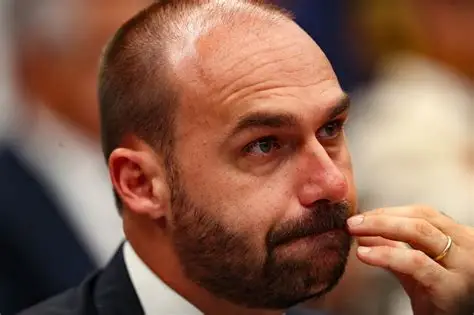 Cármen Lúcia vota pela condenação de Eduardo Bolsonaro no STF