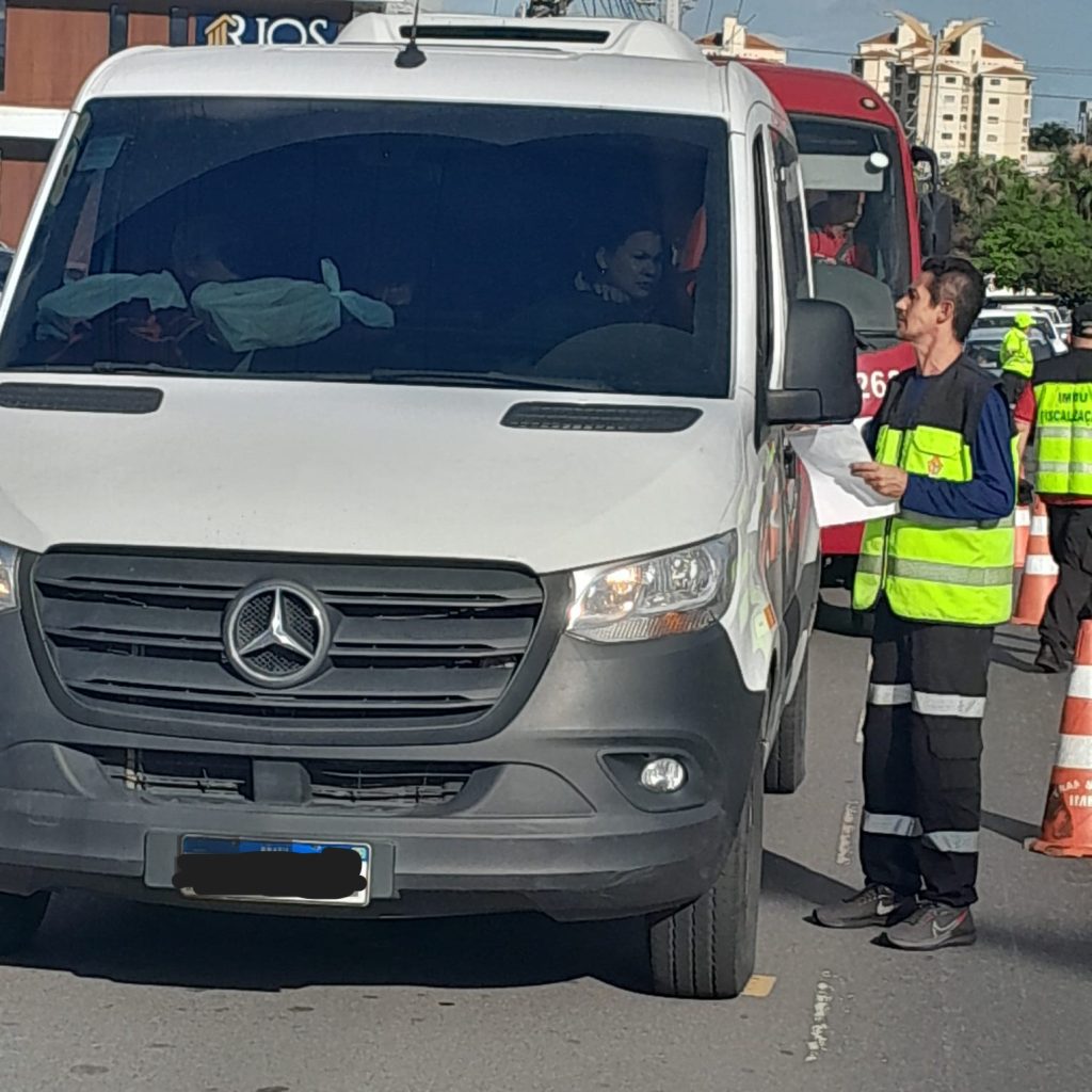 Multa por dirigir sem habilitação pode chegar a R$ 880,41 no Brasil