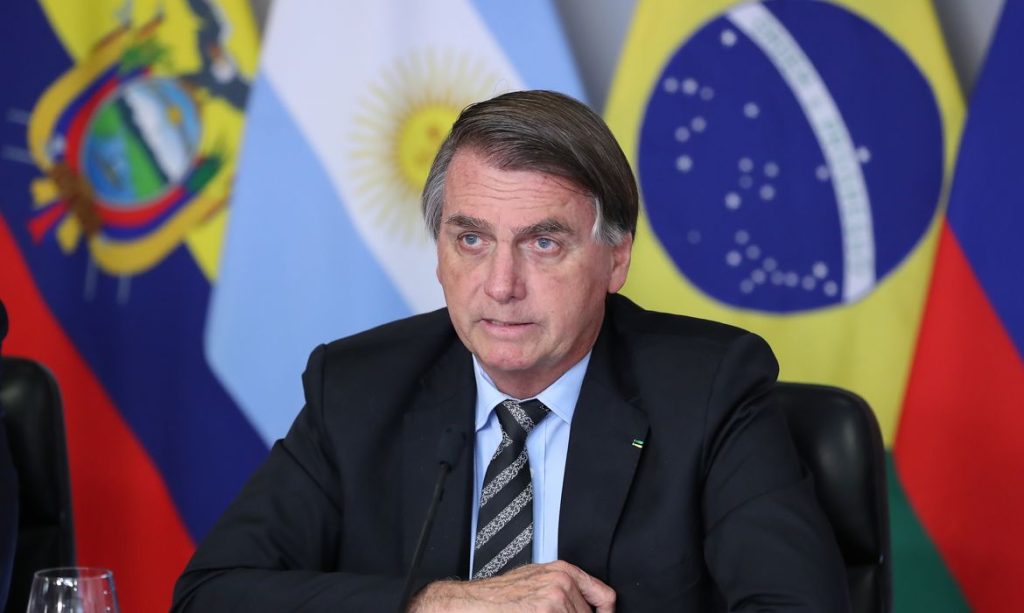 Jair Bolsonaro segue internado após cirurgia no ombro em Brasília