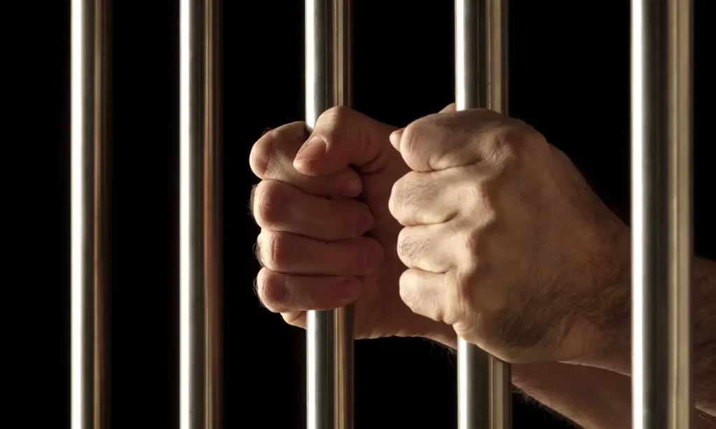 Seis detentos serram grades e fogem da Delegacia de Barreirinha