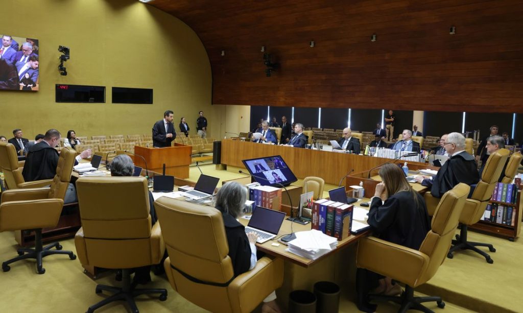 STF realiza última sessão presencial antes do recesso do Judiciário