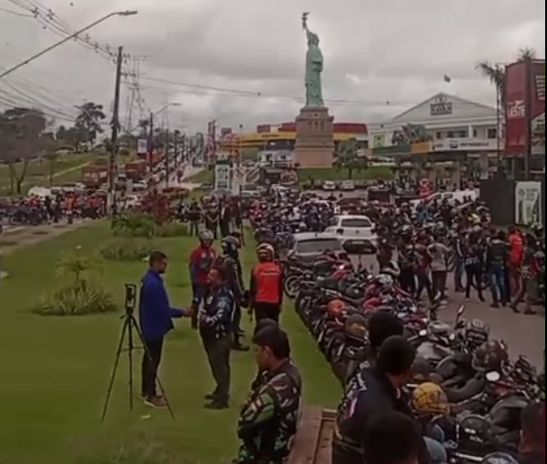 Motoristas de aplicativo protestam contra regulamentação em Manaus