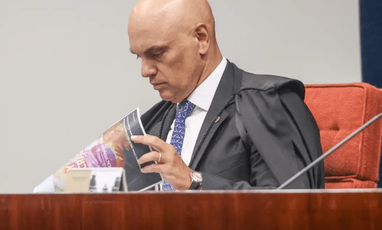 STF determina abertura de inquérito contra Flávio Bolsonaro por post sobre Lula