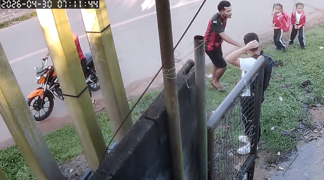 Homem ameaça atirar em mulher durante assalto em parada de ônibus no Tarumã