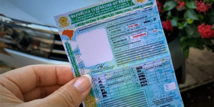 Nova regra da CNH impõe limites à renovação automática para motoristas acima de 50