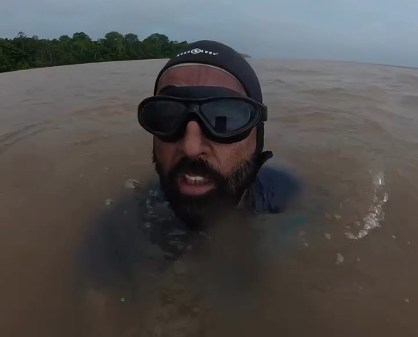 Triatleta colombiano nada mais de 4 mil km em defesa dos rios da Amazônia
