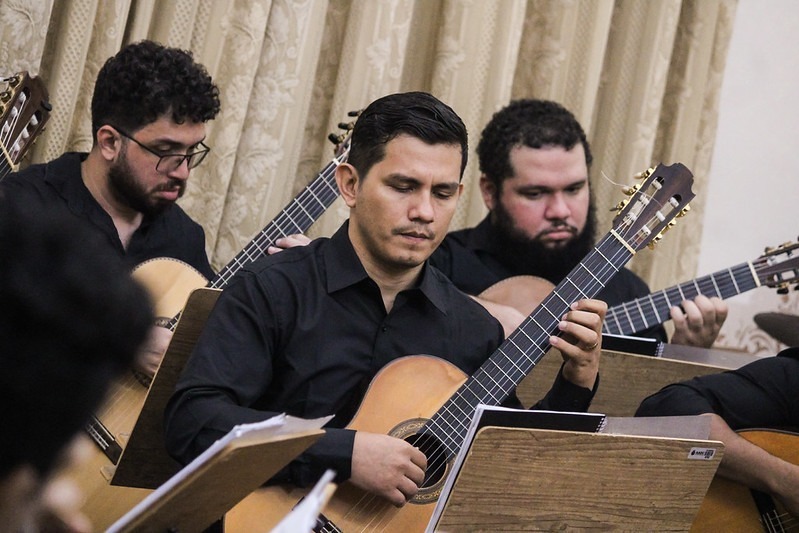 Orquestra de Violões do Amazonas apresenta concerto no Palácio da Justiça