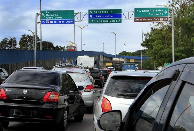 Trânsito em Manaus: Menos carros e mais integração são soluções necessárias