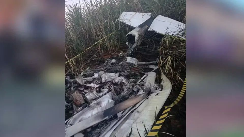 Piloto morre carbonizado após queda de avião monomotor em Altair, SP