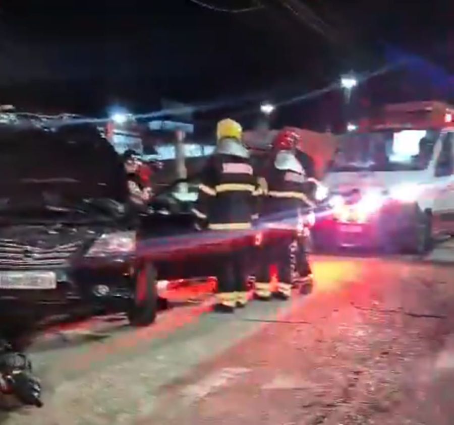 Homem morre após colisão com poste na avenida Noel Nutels em Manaus
