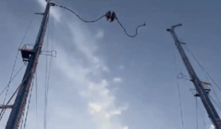 Cabo se rompe em brinquedo e quatro crianças ficam feridas na Feira de Sevilha