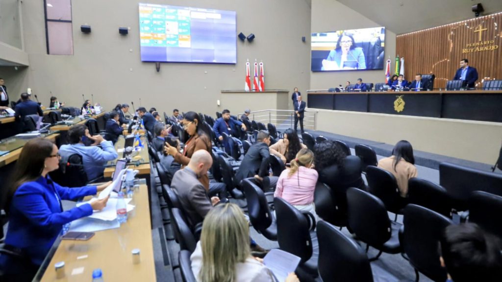Aleam aprova 35 projetos de lei e um decreto legislativo em sessão