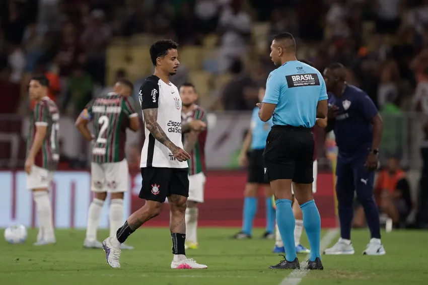 Allan, do Corinthians, é suspenso por um jogo pelo STJD após gesto obsceno