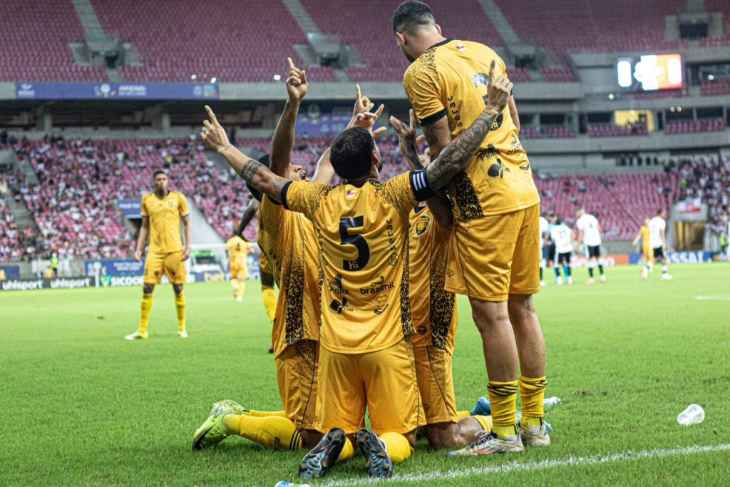 Amazonas vence Santa Cruz e mantém 100% de aproveitamento na Série C