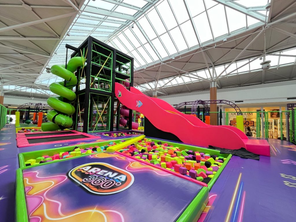 Amazonas Shopping realiza Arena 360 com balada dos anos 2000