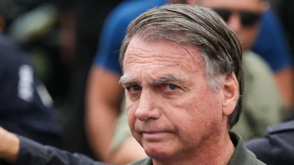 Moraes dá prazo de 5 dias para PGR se manifestar sobre cirurgia de Bolsonaro