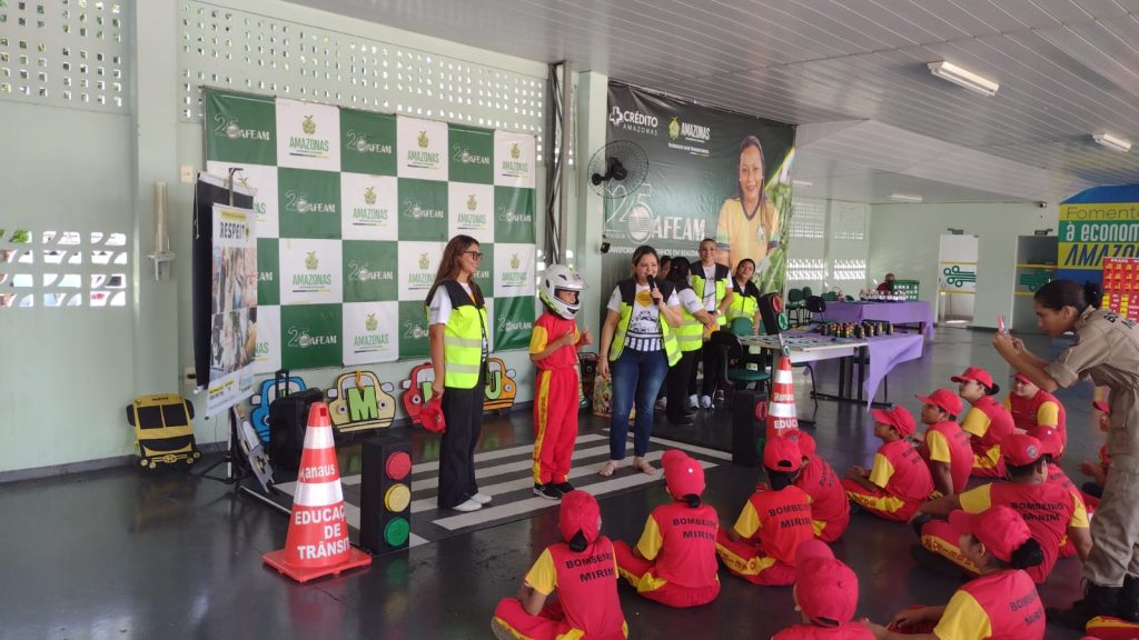 Prefeitura realiza ação de educação no trânsito com Bombeiro Mirim