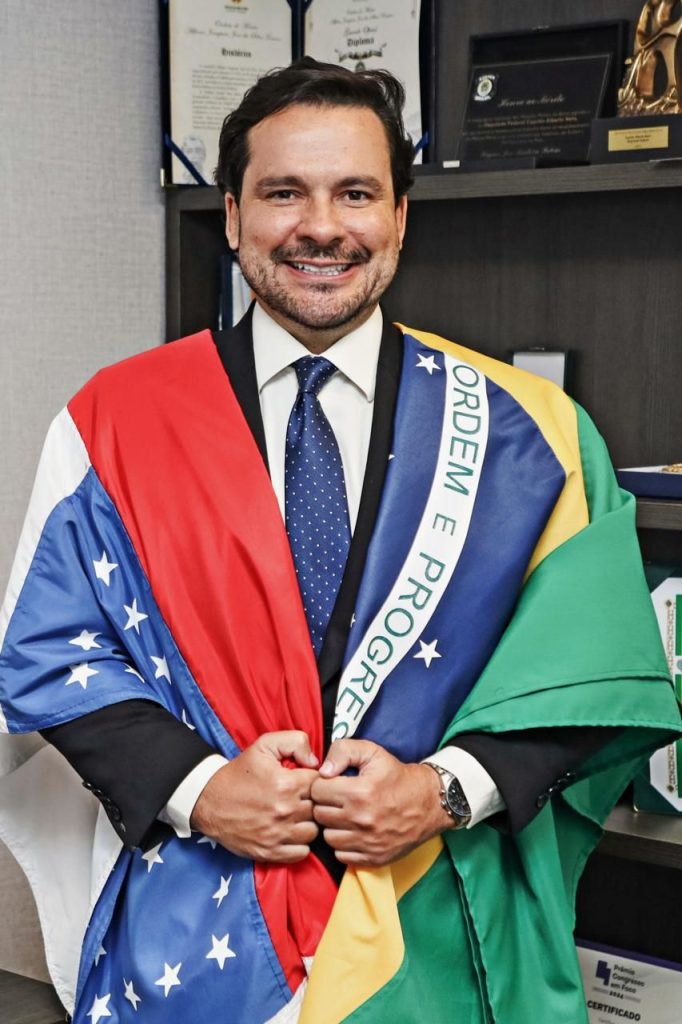 Alberto Neto lidera pesquisa para o Senado no Amazonas, aponta AtlasIntel
