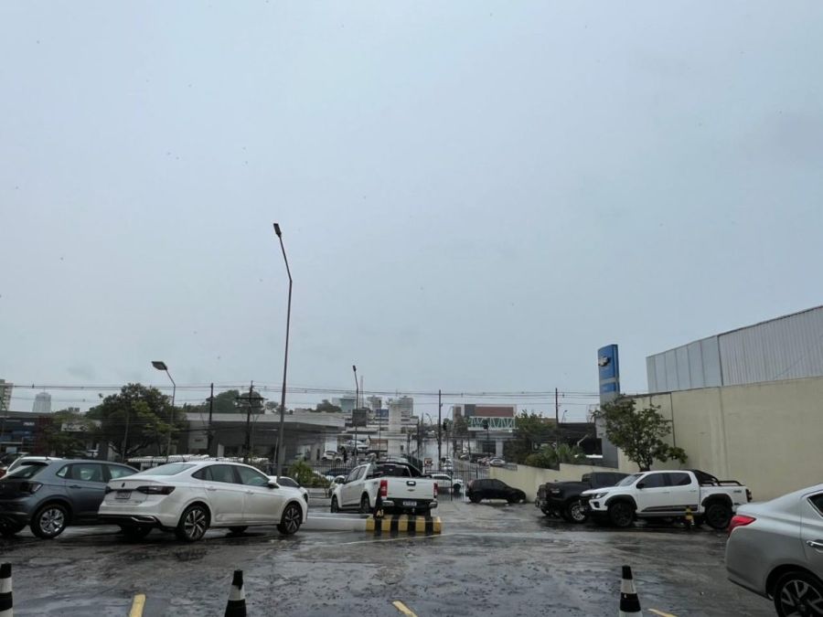 Quatro ocorrências são registradas durante chuva em Manaus