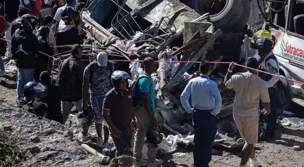 Atentado a bomba na Colômbia resulta em 14 mortos e gera tensão