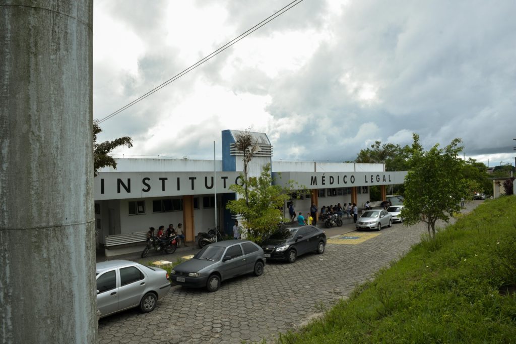 Motociclista morre após colisão com árvore na zona Leste de Manaus