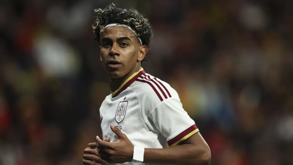 Lamine Yamal sofre lesão muscular e não joga mais nesta temporada europeia