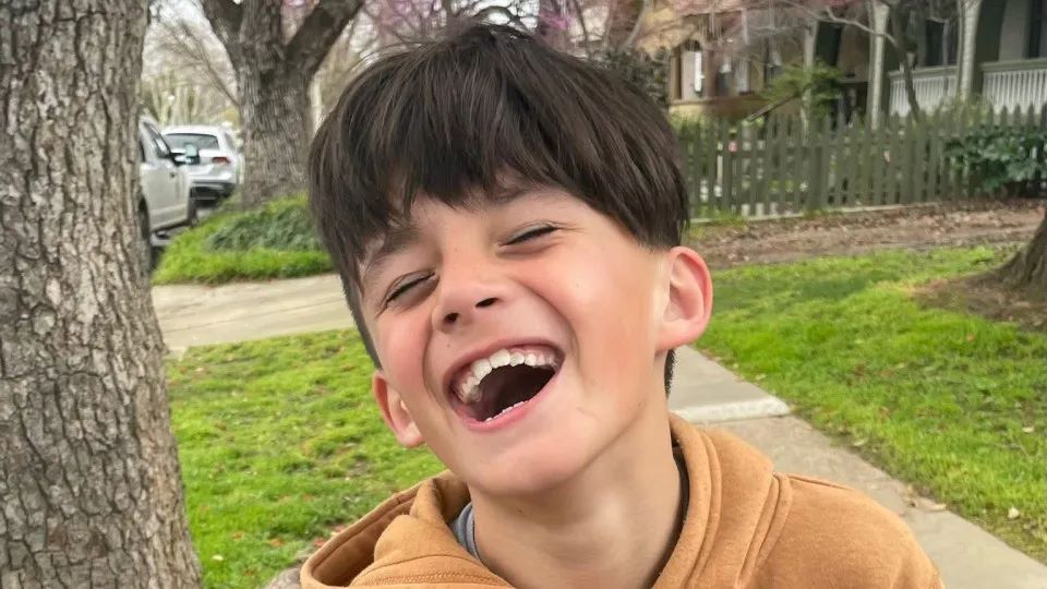 Menino premiado por ensaio sobre o pai morre após ser baleado pelo genitor nos EUA