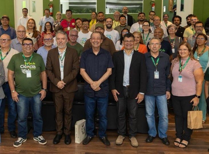 Senador Omar Aziz reforça apoio à ciência em visita ao Inpa em Manaus