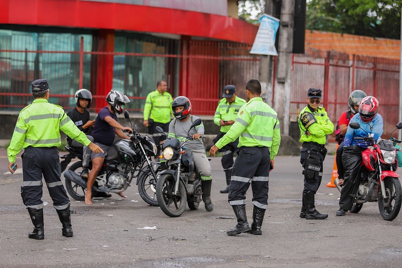 Operação Trânsito Seguro retira 13 veículos irregulares na Zona Leste