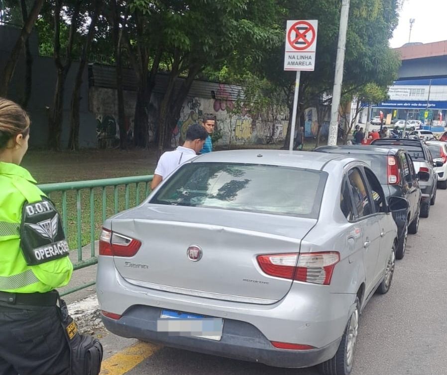 Operação de fiscalização em Manaus autua 14 veículos por estacionamento irregular
