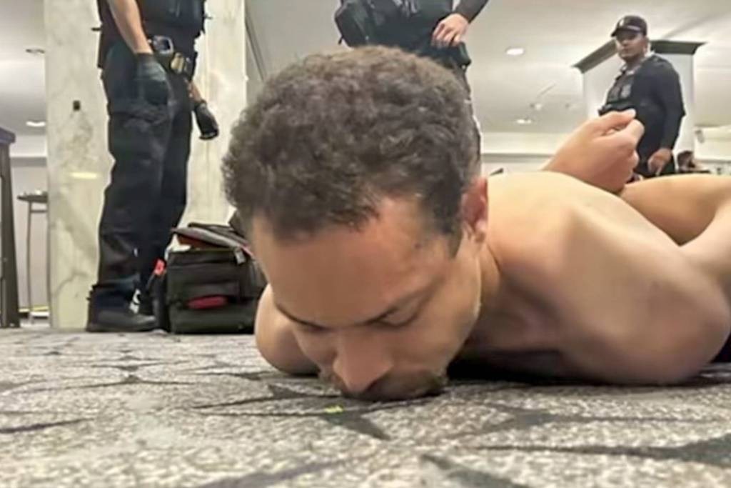 Homem é denunciado por tentativa de assassinato após disparos em jantar com Trump