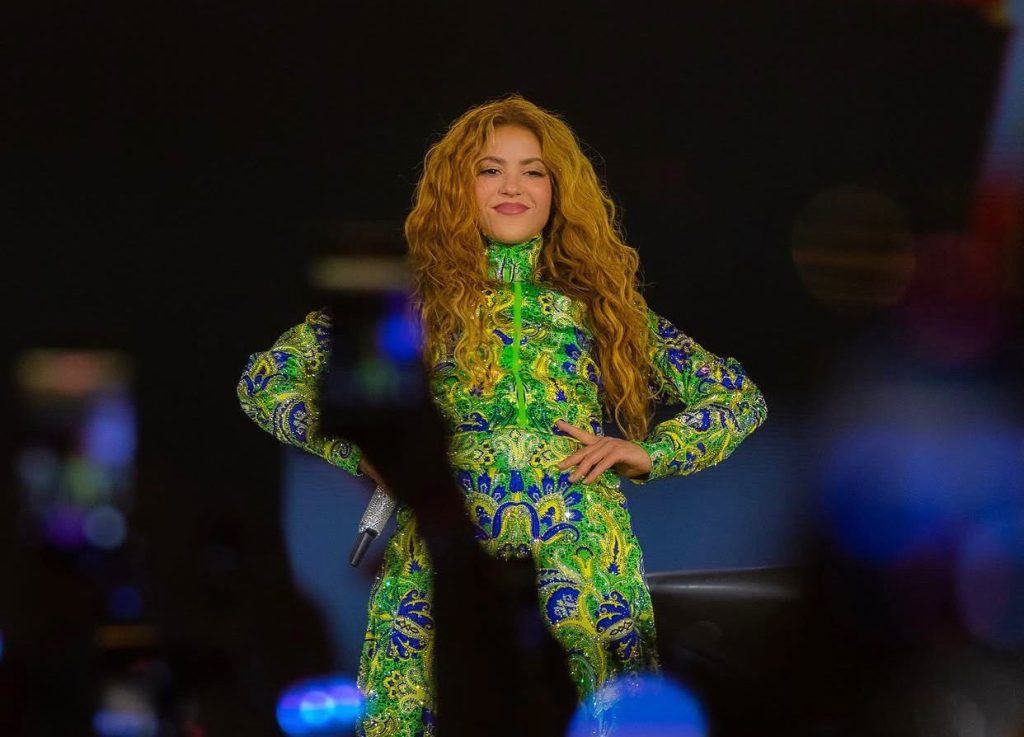 Shakira reúne 2 milhões em show do projeto Todo Mundo no Rio em Copacabana