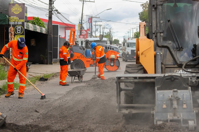 Prefeito Renato Junior inicia megaoperação para recuperação de vias em Manaus