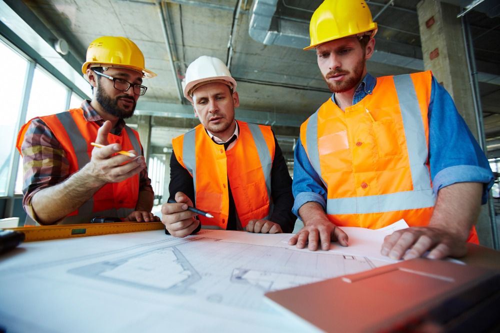 Crescimento da Construção Civil em 2026 e a Crise de Mão de Obra Qualificada
