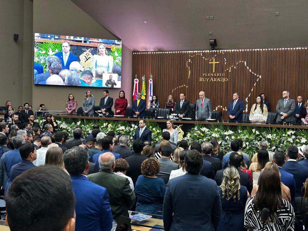 Roberto Cidade toma posse como governador do Amazonas em eleição indireta