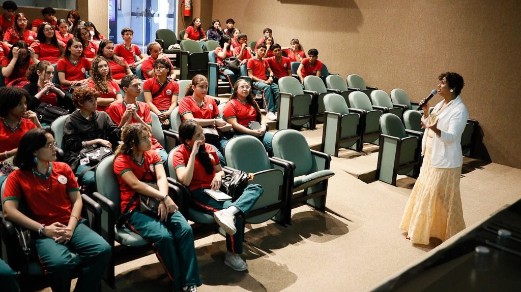 Assembleia Legislativa do Amazonas discute racismo na 3ª Semana da Educação Legislativa