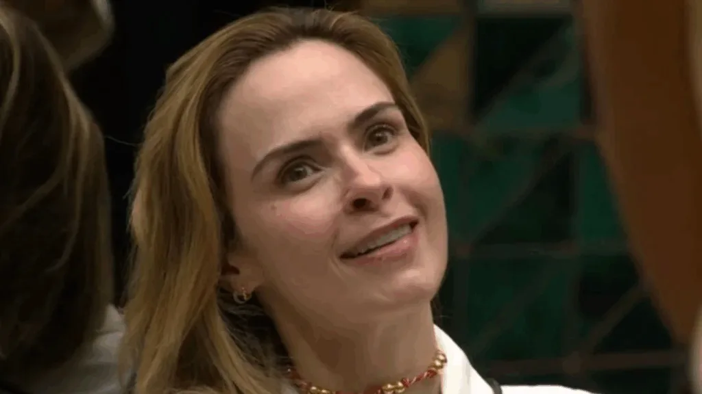 Ana Paula Renault discute com frequentadores de bar por som alto