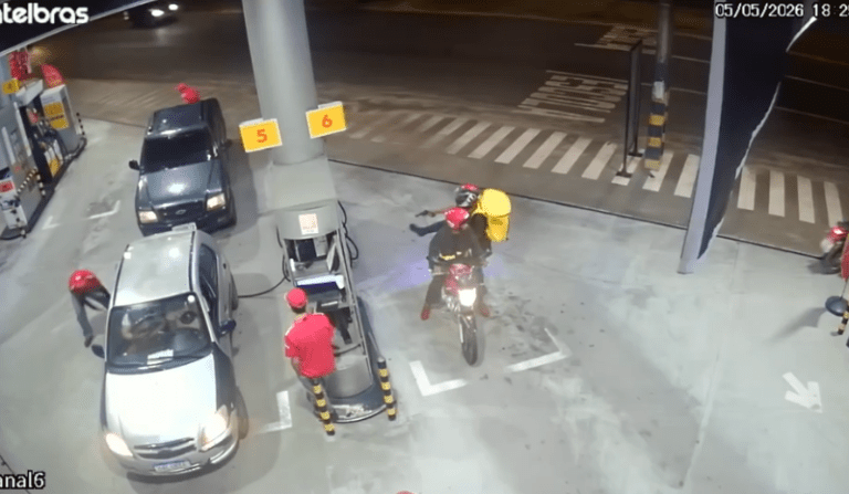 Criminosos disfarçados de entregadores assaltam posto em Manaus