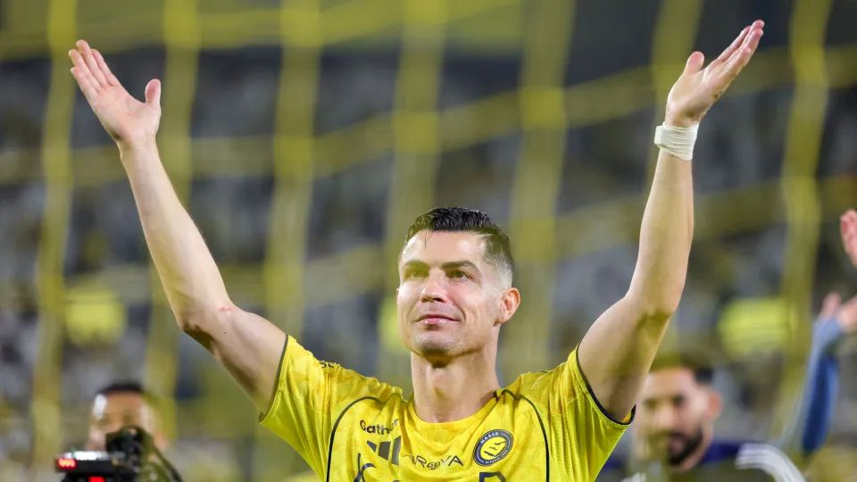 Cristiano Ronaldo é o atleta mais bem pago do mundo pelo quarto ano consecutivo