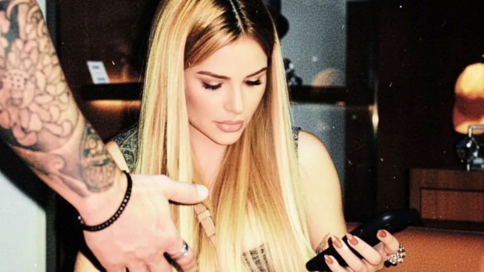 Deolane Bezerra deve remover mega hair para permanecer em penitenciária