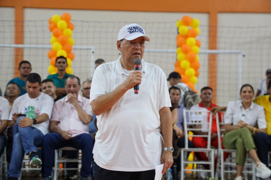 Eduardo Braga visita Parintins e inaugura novo ginásio poliesportivo
