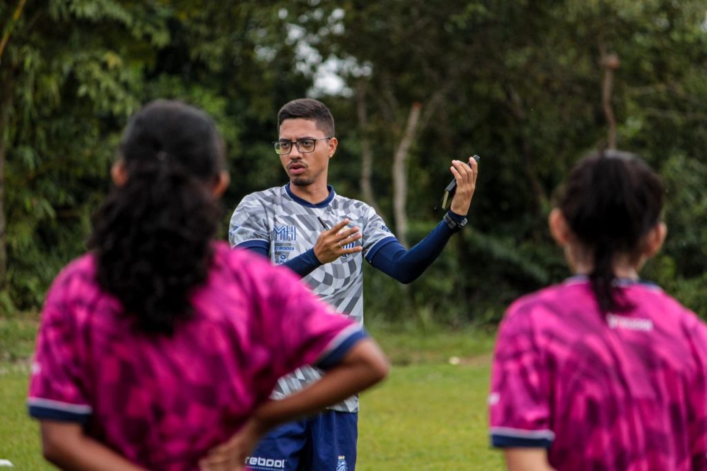 Carlos Daniel estreia no comando do Sub-20 feminino do São Raimundo