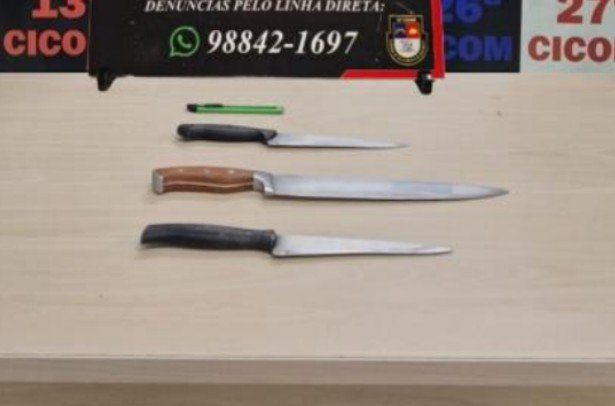 Homem armado faz irmãos reféns e é desarmado pela família em Manaus