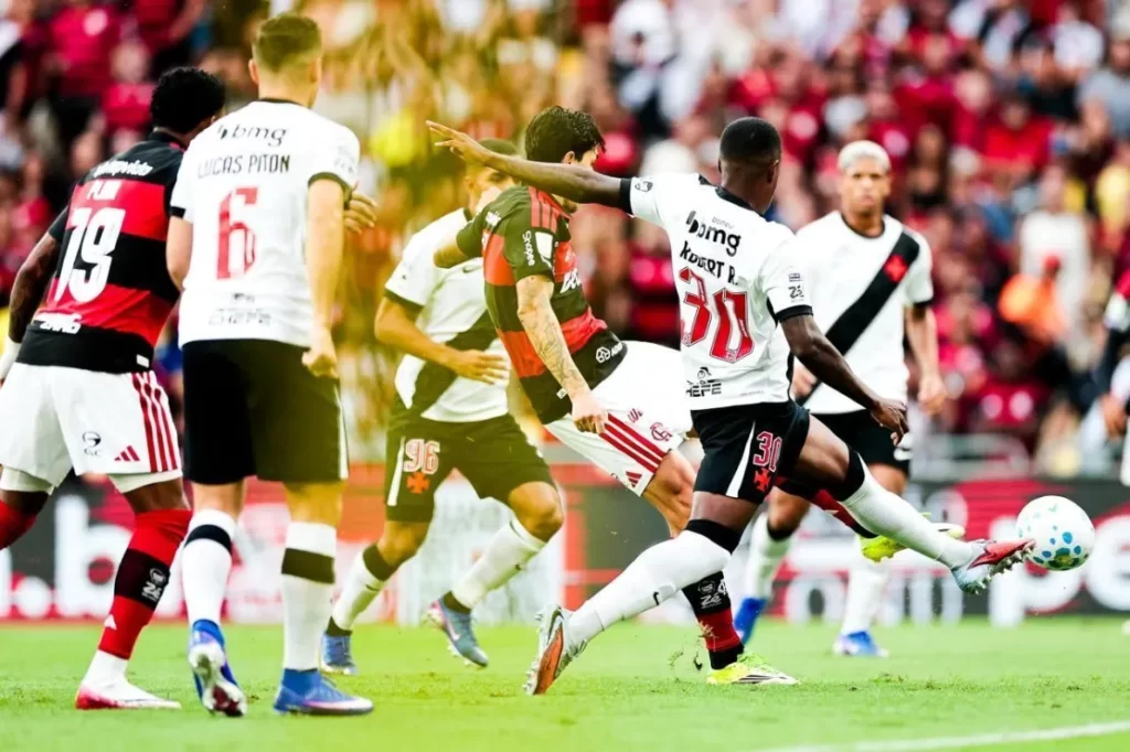Vasco empata com Flamengo em emocionante clássico no Maracanã