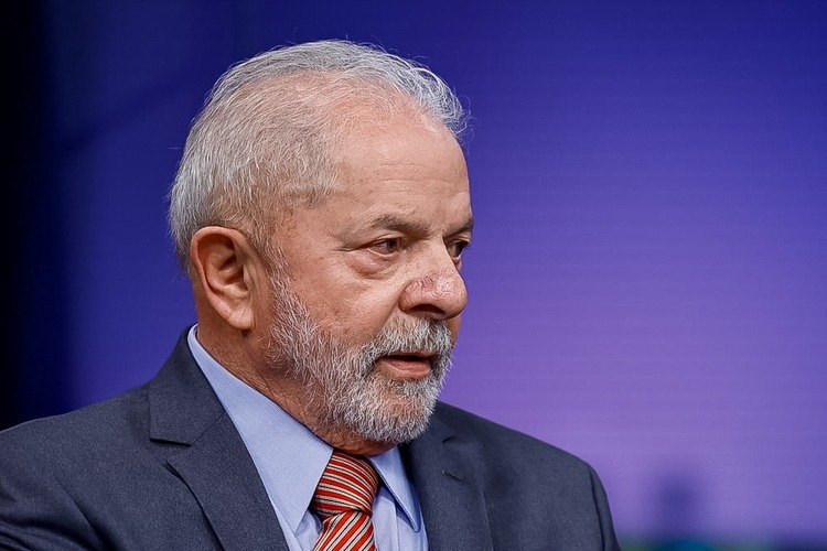 Lula faz radioterapia preventiva no couro cabeludo após retirada de câncer