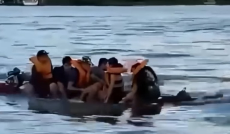 Rabeta afunda no rio Tarumã-Açu em Manaus; seis ocupantes usavam coletes