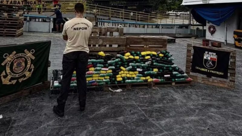 Polícia Federal apreende 237 kg de drogas em embarcação no Amazonas
