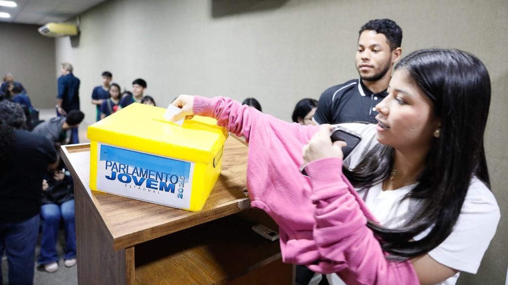Aleam escolhe 24 estudantes para o Parlamento Jovem 2026 com maioria feminina