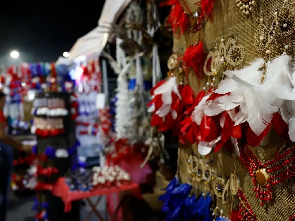 Festival de Parintins se torna fonte de renda para quase metade dos participantes
