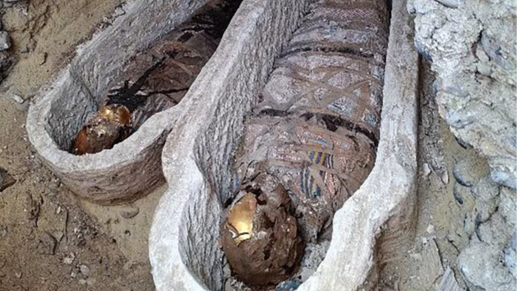 Descoberta Arqueológica: Múmia com Texto da Ilíada é Encontrada no Egito